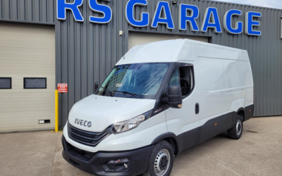 IVECO DAILY 35S18 A8 V12 FOURGON PACK CONNECT HI-MATIC 03 PLACES ( moteur 3 Litres )
