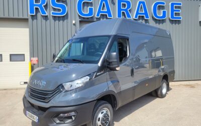 IVECO DAILY 35C18 HA8 V12 FOURGON PACK CONNECT HI-MATIC 03 PLACES ( MOTEUR 3 LITRES )