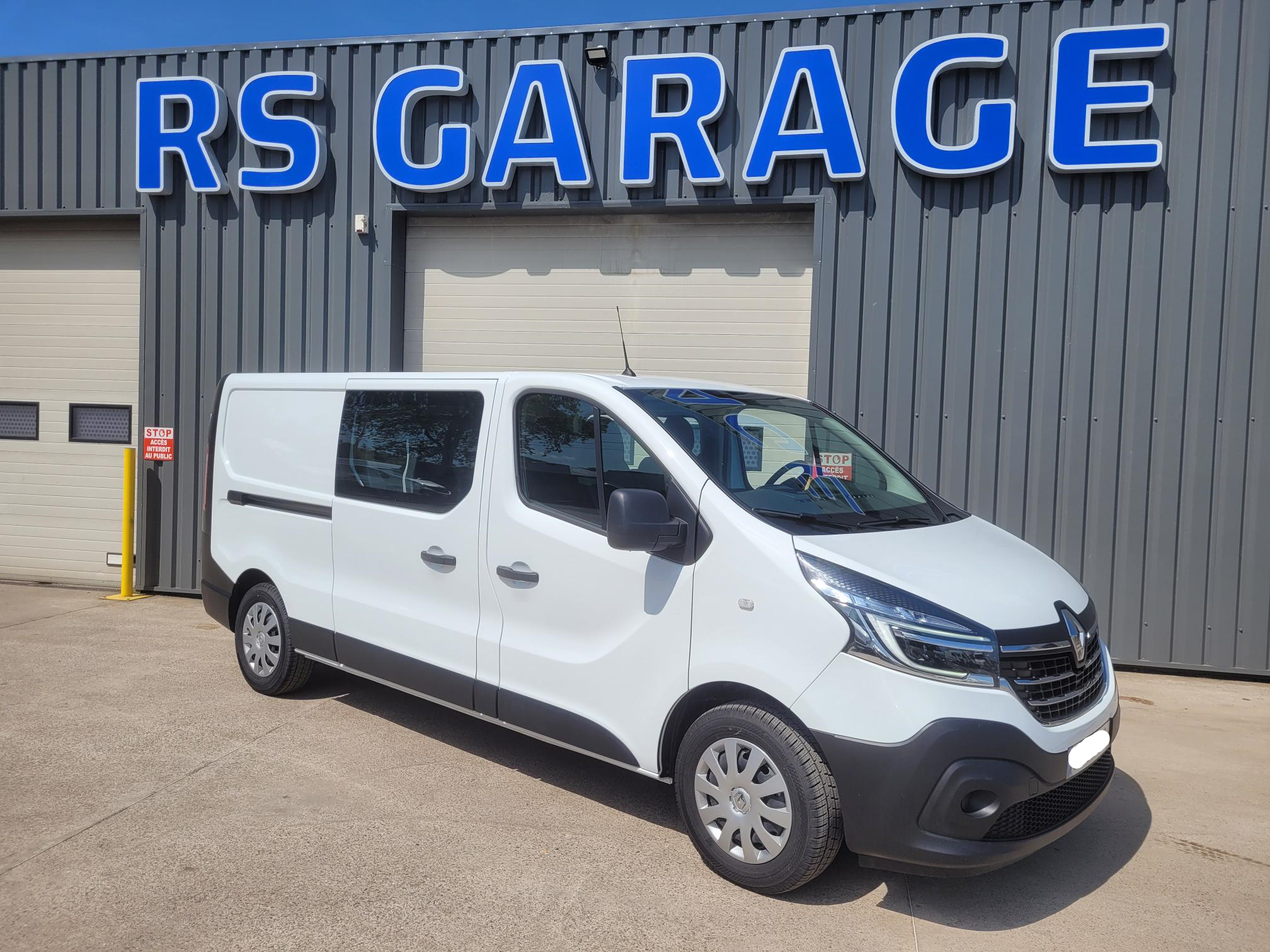 RENAULT TRAFIC L2H1 FOURGON 2.0 Blue DCI 120 GRAND CONFORT CABINE APPROFONDIE FIXE 06 PLACES NEUF avec HABILLAGE BOIS COMPLET