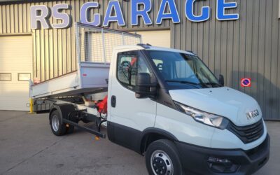 IVECO DAILY CCB 35C16 H3.0 PACK BUSINESS SIMPLE CABINE BENNE + GRUE 03 PLACES comme NEUF ( cylindrée moteur 3 litres )